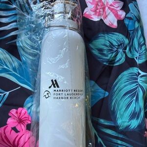 White Marriott Bonvoy Thermos